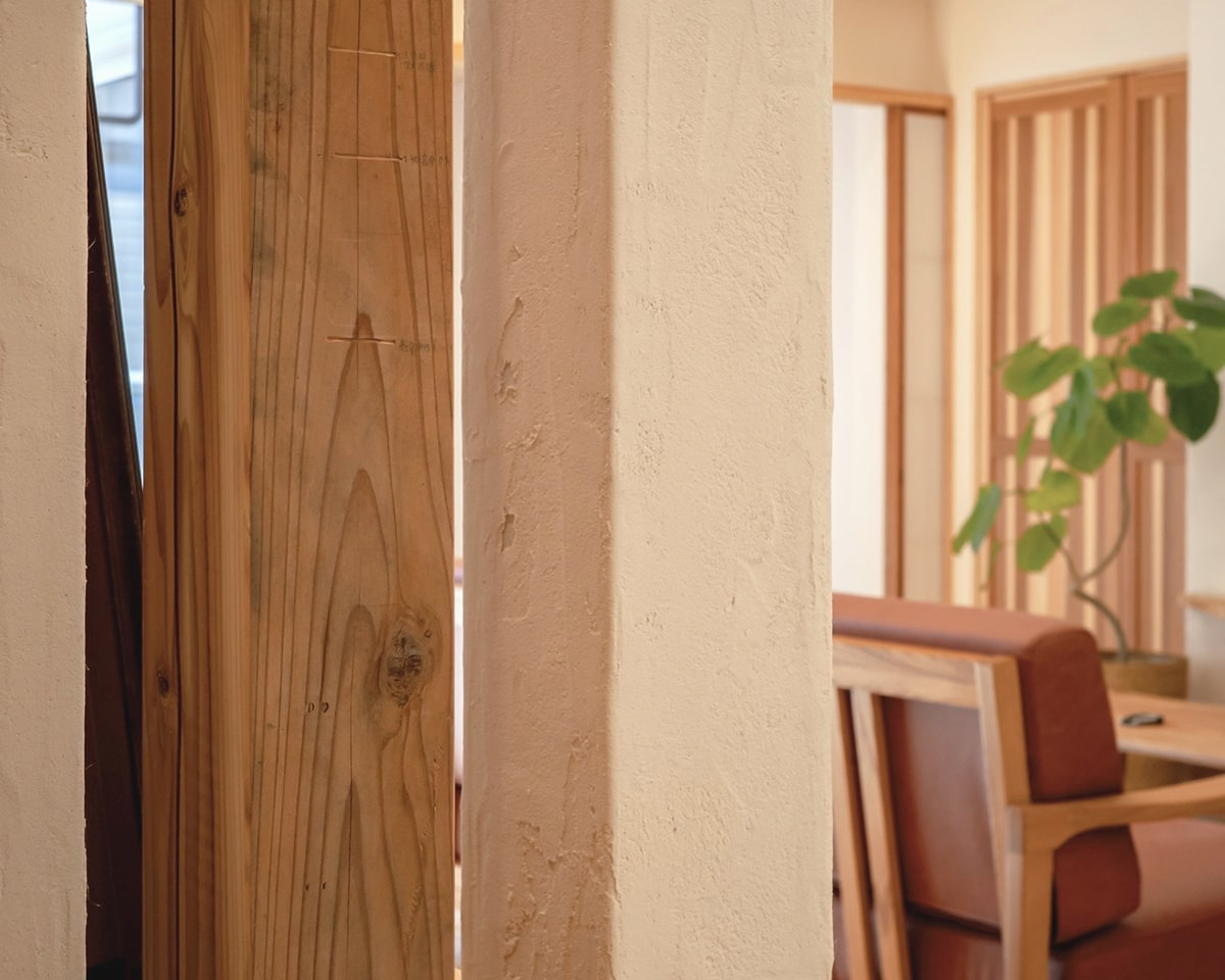 自然素材で作られた柱や建具