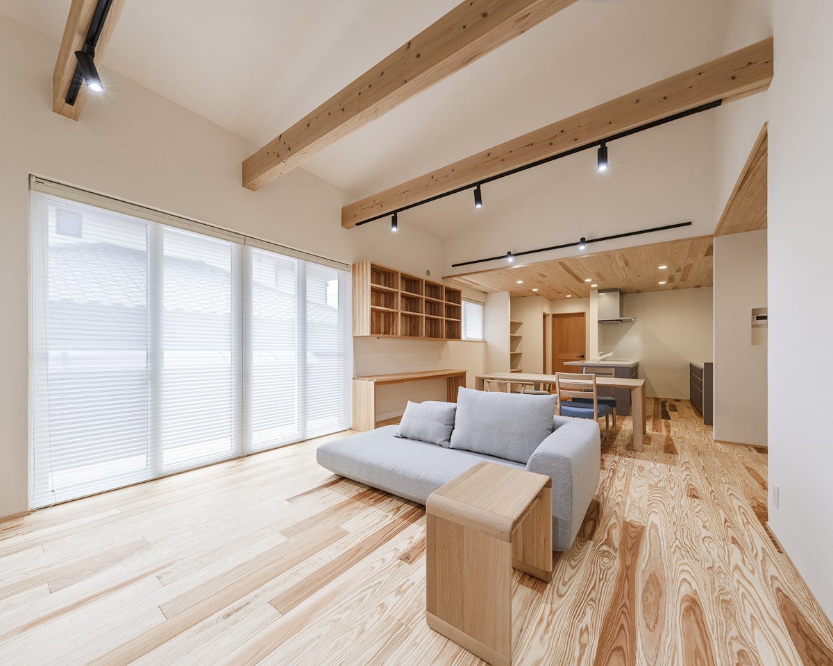 自然素材の使われた床や天井