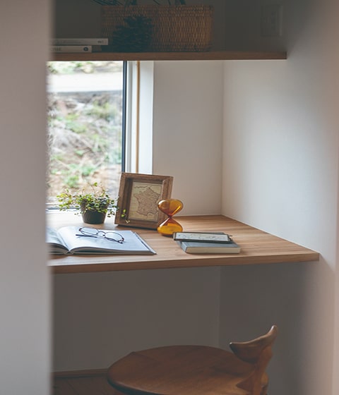 造り付けのカウンターテーブル