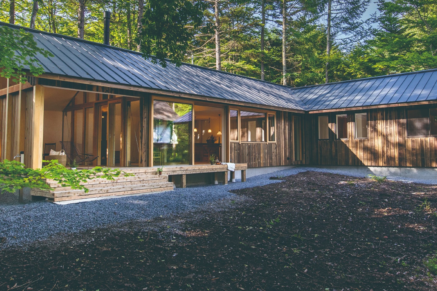 自然に溶け込む隠れ家