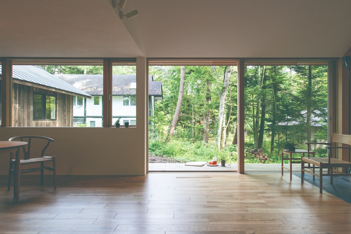 自然に溶け込む隠れ家