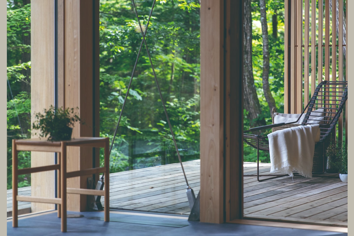 自然に溶け込む隠れ家