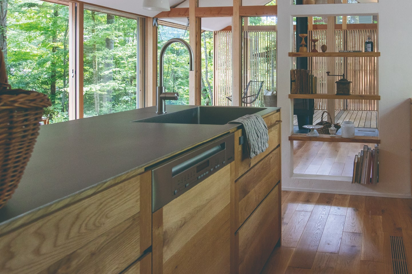 自然に溶け込む隠れ家