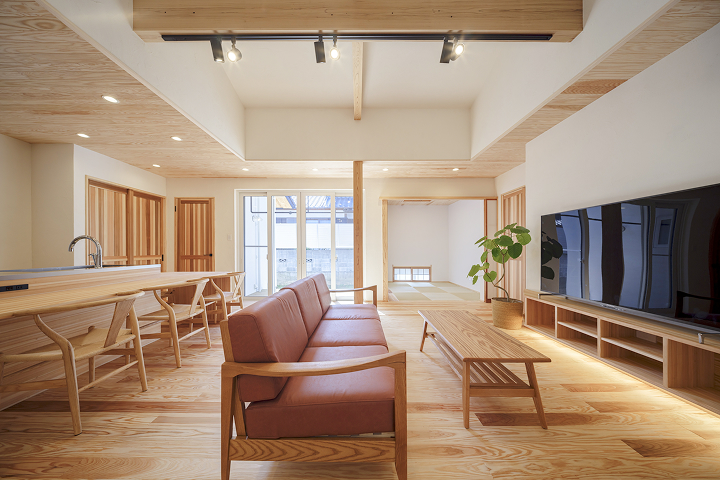 無駄な廊下スペースを廃し、コンパクトでありながら広がりを感じる空間設計