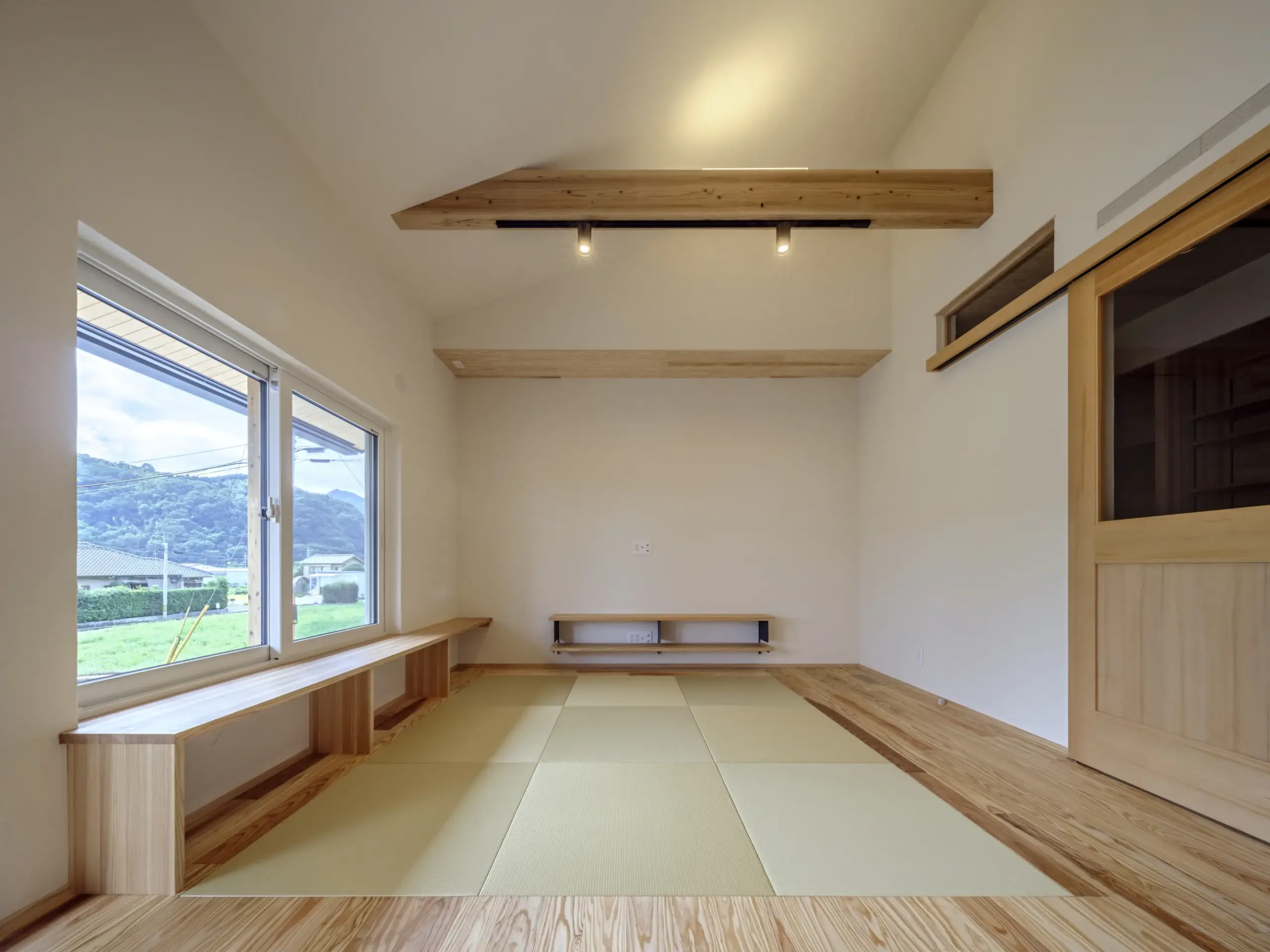 趣味と暮らす大人の平屋