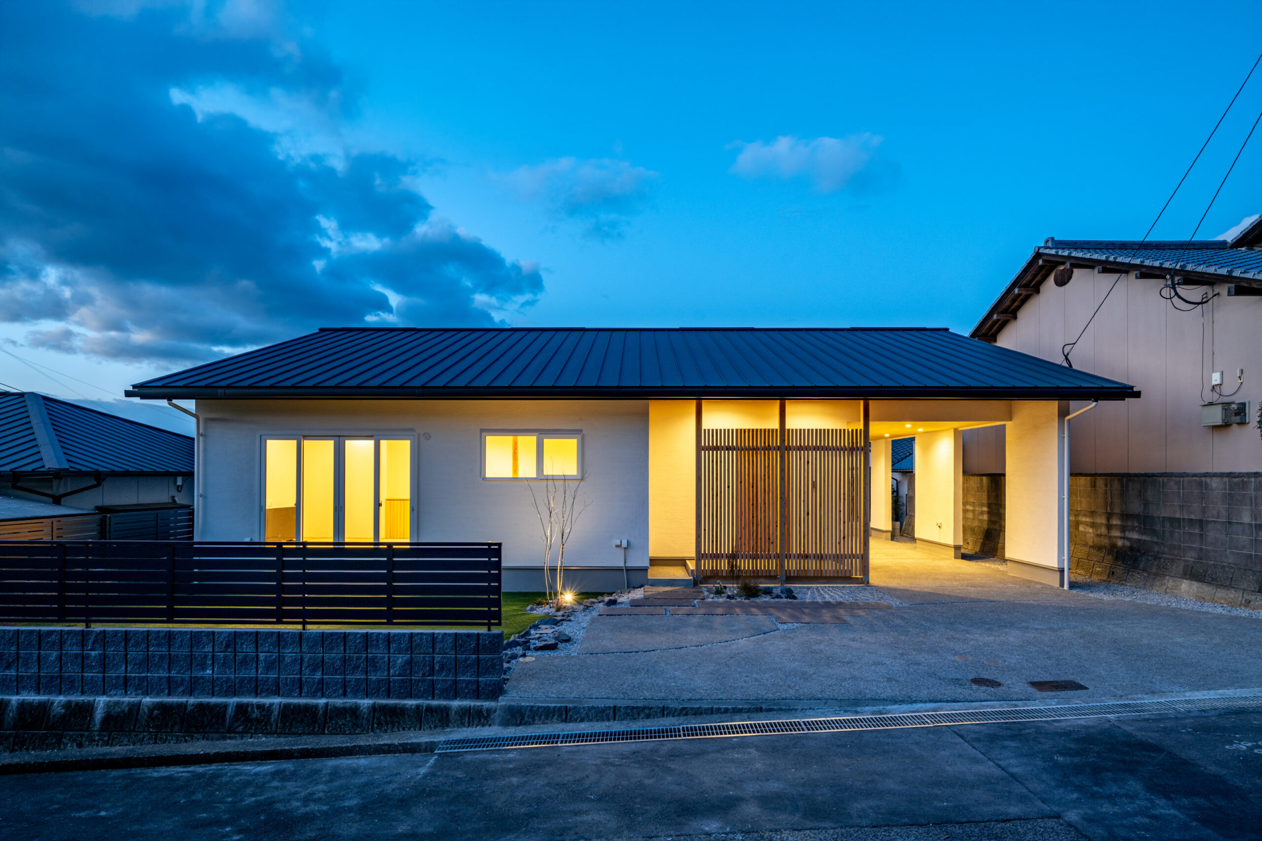 インナーガレージのある平屋